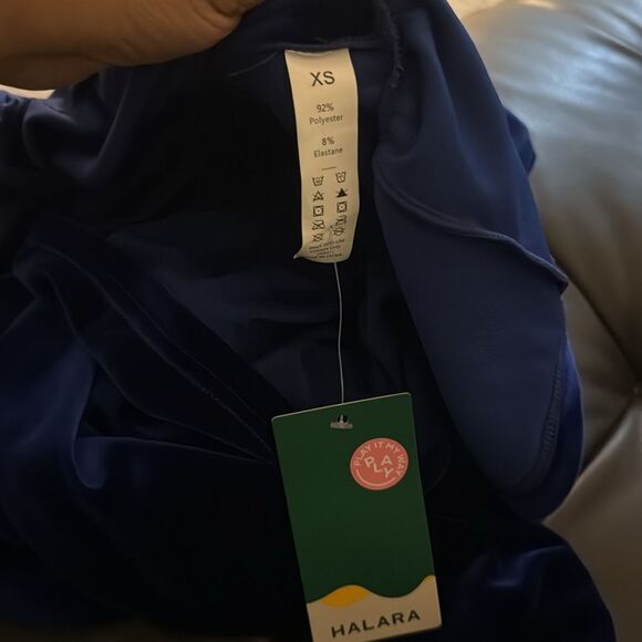 Halara Everyday Deep V Neck Long Sleeve Ruffled Hem
Velvet Mini Dress Xs NWT - Picture 11 of 12